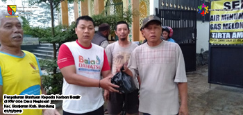 PENYALURAN BANTUAN KEPADA KORBAN BANJIR DI RW 006 DESA NEGLASARI KEC. BANJARAN KAB. BANDUNG